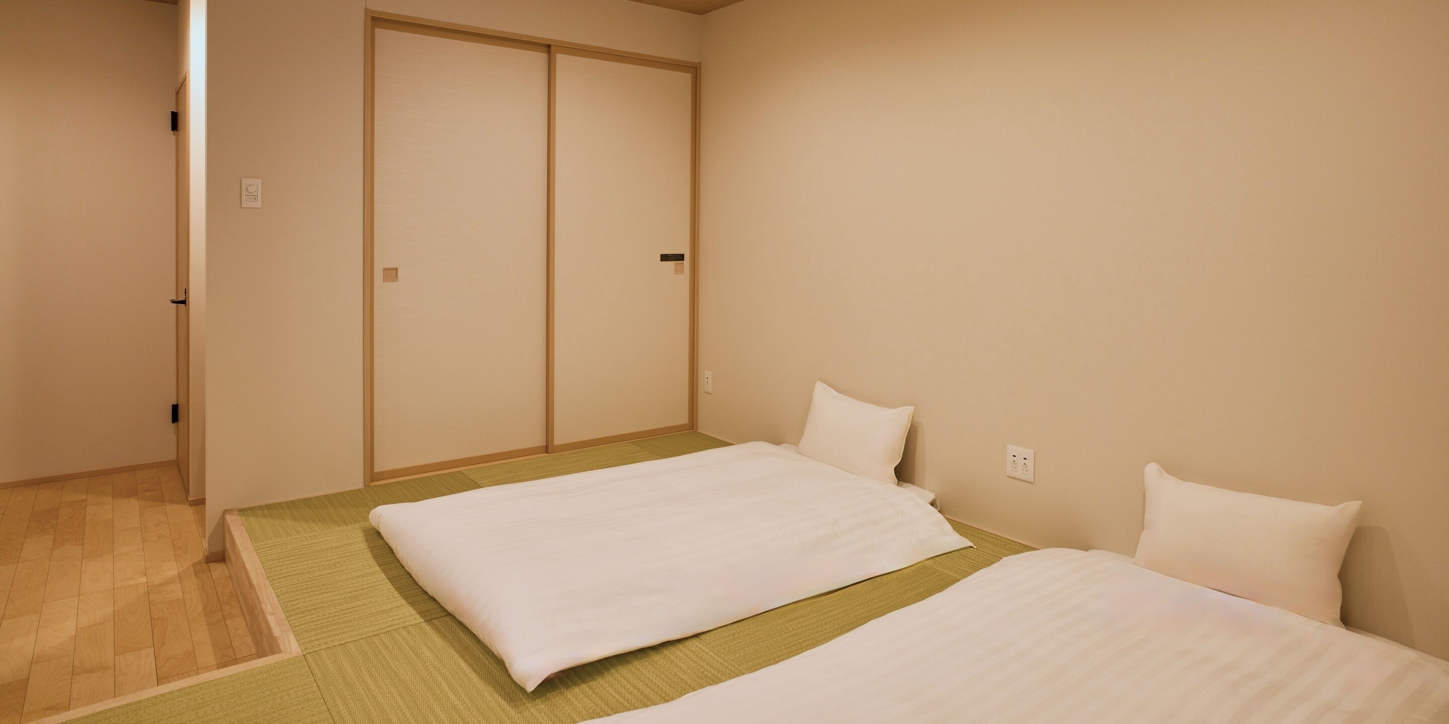 デスク、WiFi (無料)、ベッドシーツ