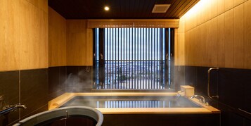 Separate tub and shower, spring water tub, free toiletries, hair dryer