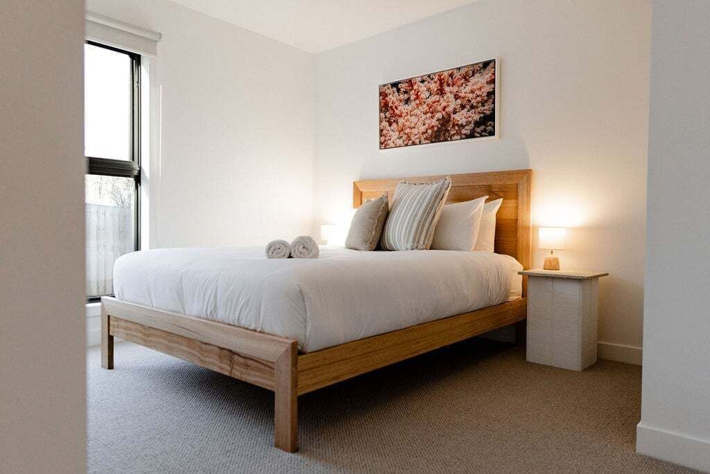 6 bedrooms, iron/ironing board, WiFi, bed sheets