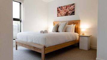 6 bedrooms, iron/ironing board, WiFi, bed sheets
