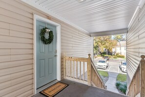Property grounds - Pool, Pet Friendly, and Pickle Ball Courts at Island Retreat (Saint Simons Island)