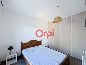 Room - Apartment in a residence with swimming pool (SAINTE MAXIME)