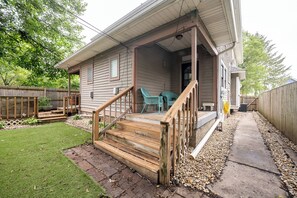 A house with a wooden deck, a covered porch, and a small front yard. - Spacious Duplex for 14 in Downtown (Indianapolis)