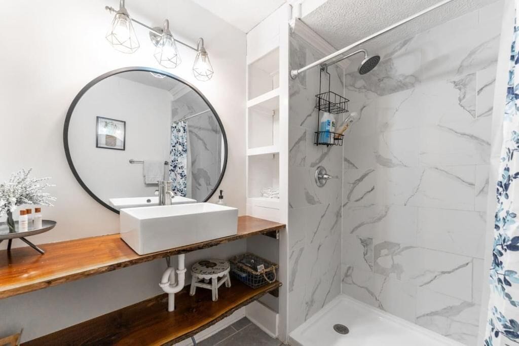 Håndklær, såpe, sjampo og toalettpapir