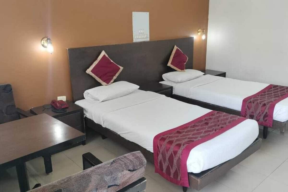 أسرّة قابلة للطي وملاءات أسرّة