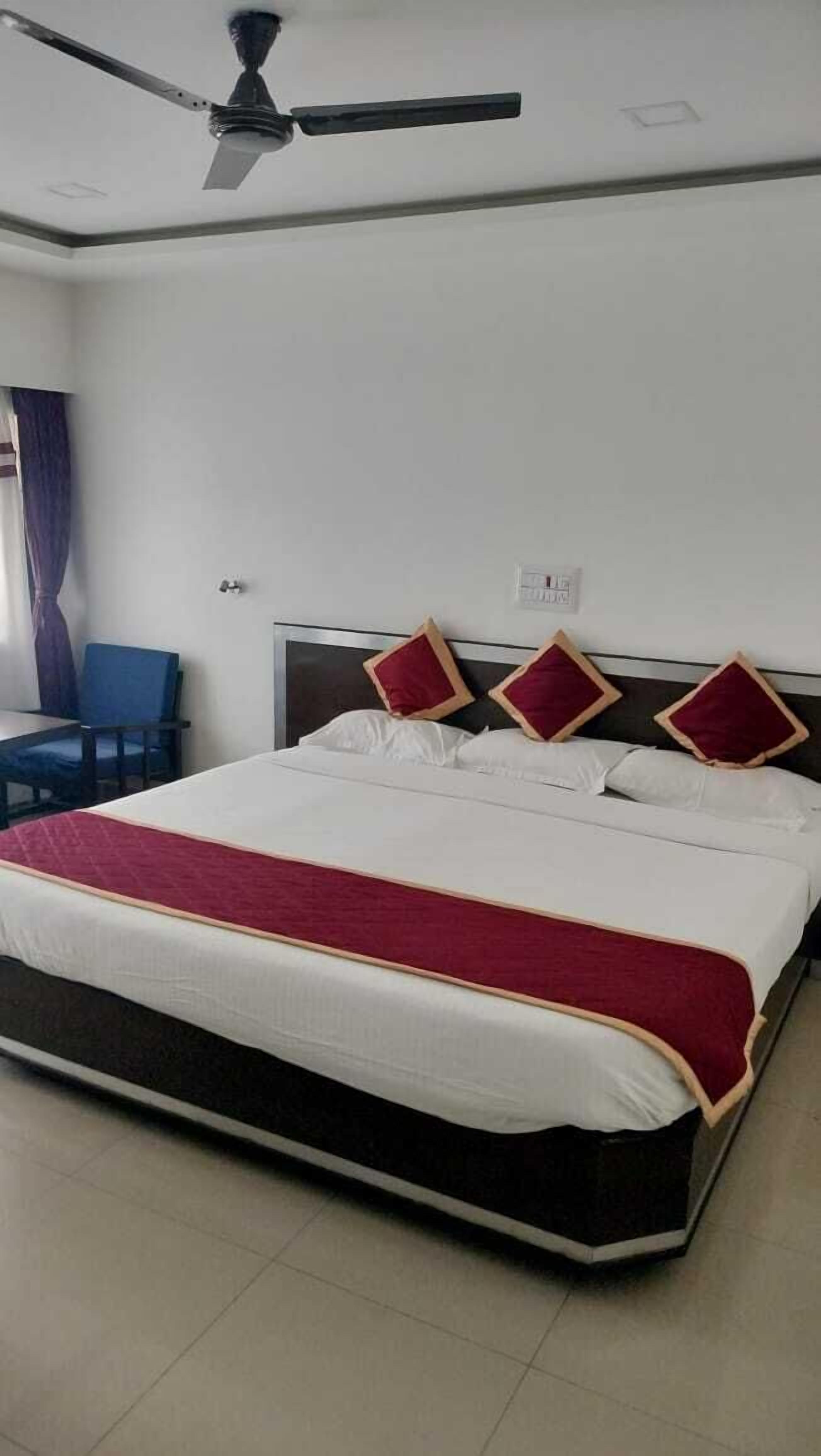 Habitación triple | Camas supletorias y ropa de cama