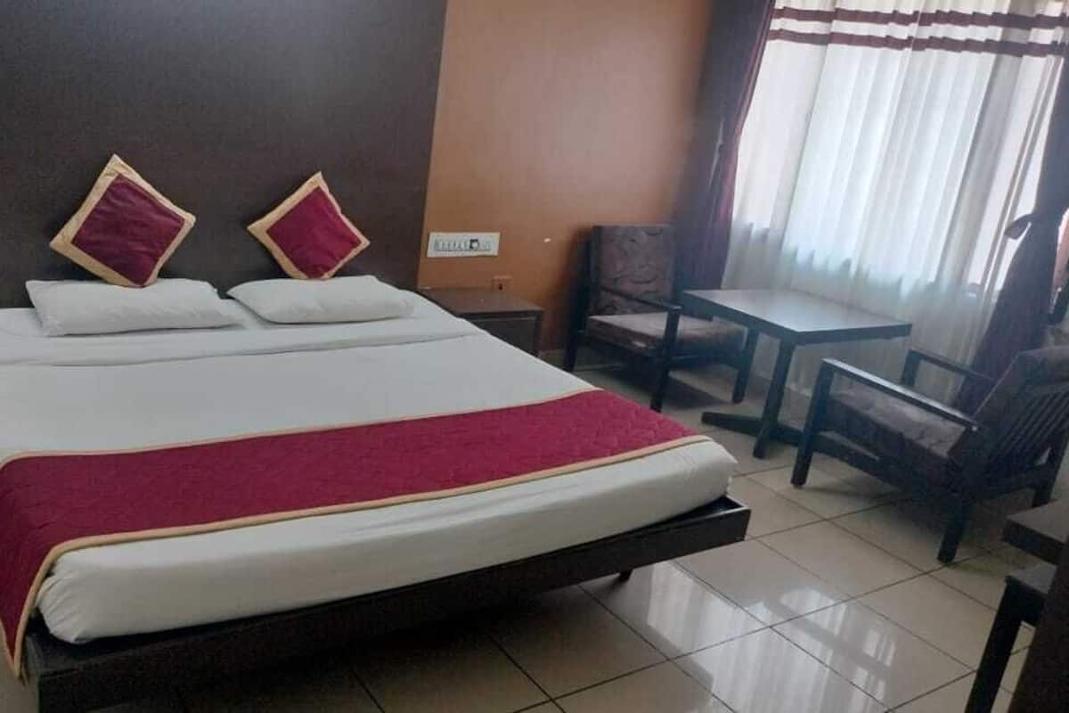 Luxury Room | Rollaway beds, bed sheets