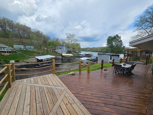 Lake, Sxs, Deck,Hot Tub,Dock, Kayaks,Paddle Boards, Jet Ski, & Boat Rentals