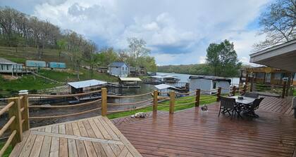Lake, Sxs, Deck,Hot Tub,Dock, Kayaks,Paddle Boards, Jet Ski, & Boat Rentals