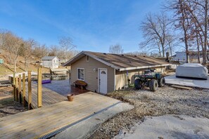 Exterior - Lake, Sxs, Deck,Hot Tub,Dock, Kayaks,Paddle Boards, Jet Ski, & Boat Rentals (Versailles)