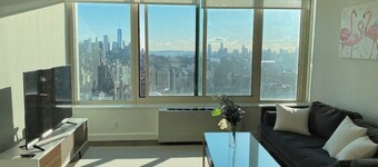 Luxury 1BR • Floor-to-Ceiling Views • Steps from Empire State & MSG