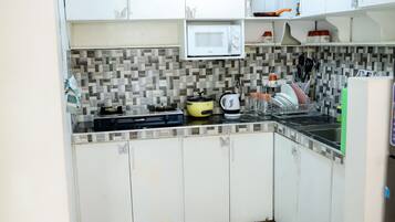 Signature Townhome, 2 Bedrooms | Private kitchen | Fridge, microwave, oven, stovetop