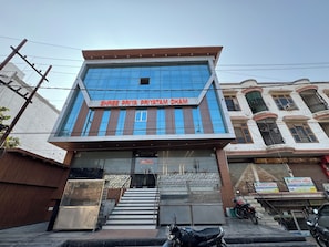 Front of property - Shree Priya Priyatam Dham (Vrindavan)