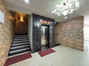 Lobby - Shree Priya Priyatam Dham (Vrindavan)