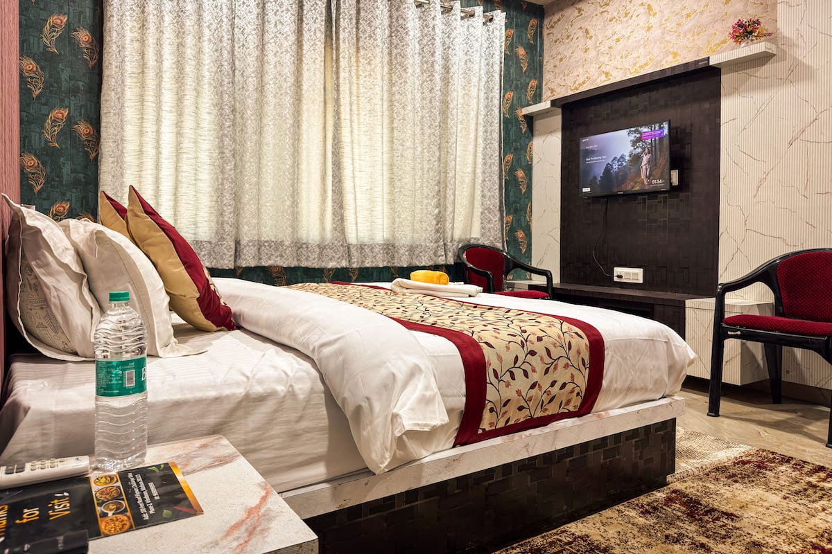 Habitación doble Deluxe, vista a la ciudad | Escritorio