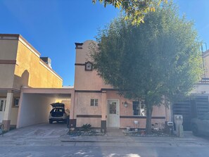 Exterior - CASA NOGALES 100% secure location in a private subdivision 4 minutes from the consulate. (Juarez)