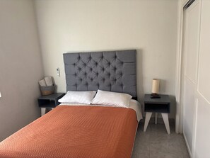 3 bedrooms, iron/ironing board, Internet, bed sheets - CASA NOGALES 100% secure location in a private subdivision 4 minutes from the consulate. (Juarez)