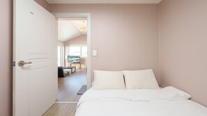 Basic Room, 1 Bedroom (Gray House2 (BBQ/Distant Ocean View)) | 1 bedroom, free WiFi - Gangneung Dawon-hill Pension (Gangneung-si)