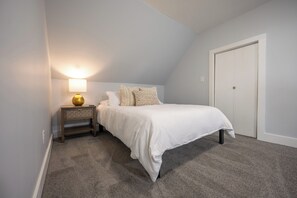 Blackout drapes, iron/ironing board, free WiFi - Barth (Indianapolis)