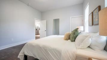 Rumah Keluarga | Tirai kedap cahaya, setrika/meja setrika, dan Wi-Fi gratis