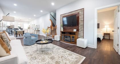 Spacious 5-Bedroom Blue Bungalow