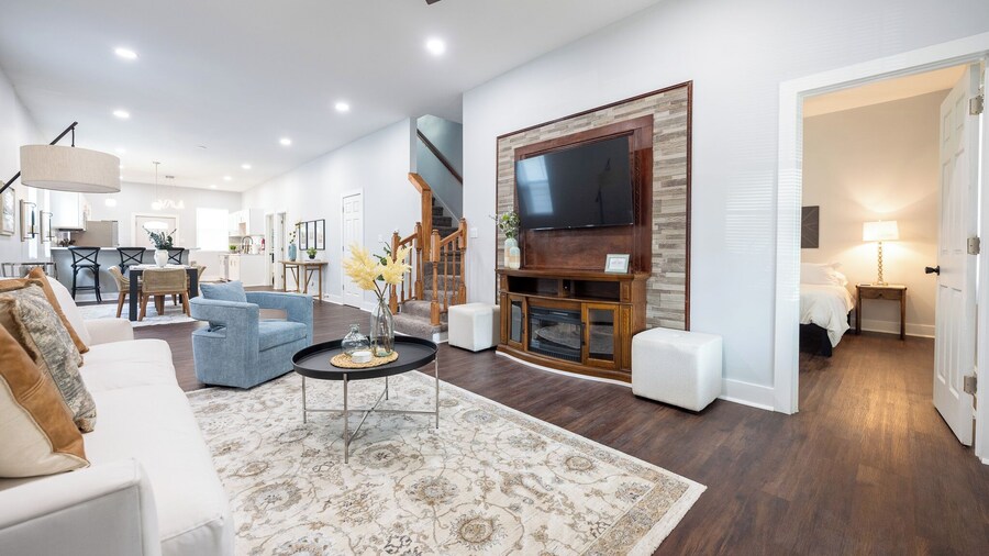 Spacious 5-Bedroom Blue Bungalow