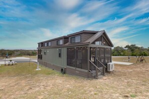 Exterior - There’s No Lookin’ Bach (Fredericksburg)