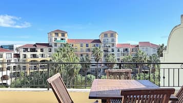 Apartemen Comfort, 1 kamar tidur, balkon, pemandangan kanal | Teras/patio