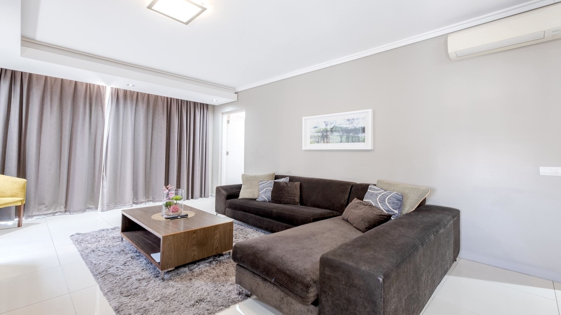 Appartement Luxe, 2 chambres, balcon, vue ville | Coin séjour