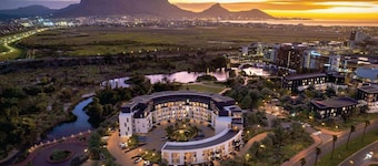 CENTURY CLUB - Luxury Apartment Hotels