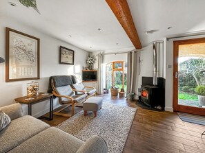 Fireplace - 2 bedroom accommodation in Combe Raleigh (Combe Raleigh)