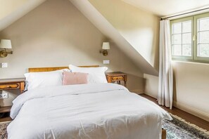 Bureau, fer et planche Ă repasser, Wi-Fi gratuit, draps fournis