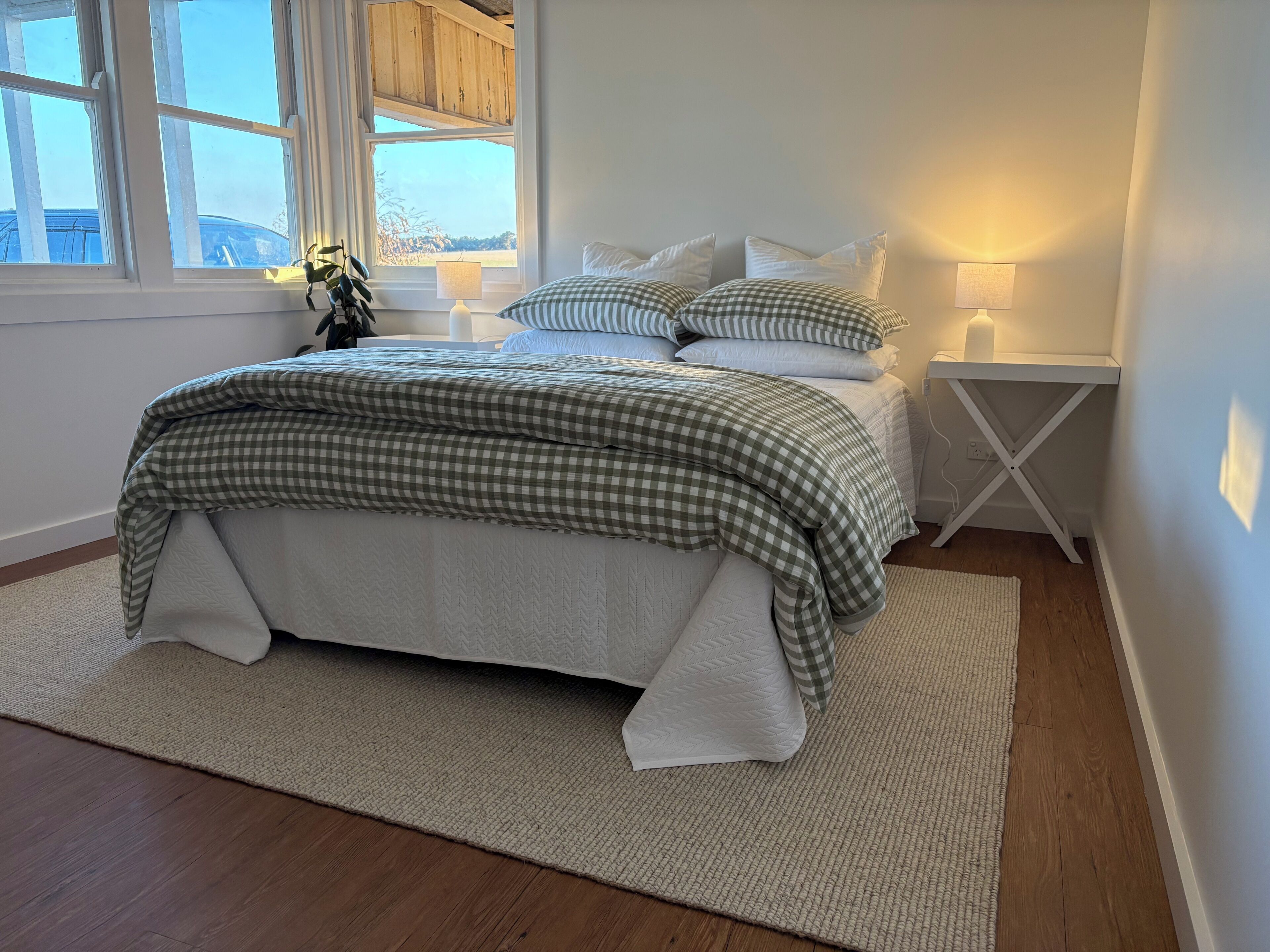 Strykjärn/strykbräda, internet och sängkläder