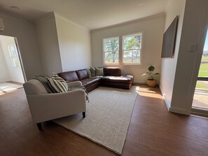Living area - The Farmhouse Dunedoo (Dunedoo)