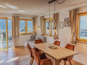 Dining - Modern apartement in a beautiful location (Zellberg)