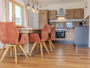 Fridge, oven, stovetop, dishwasher - Modern apartement in a beautiful location (Zellberg)