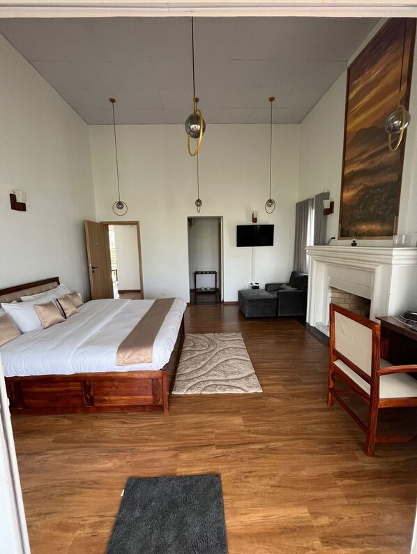 Panoramic Double Room, Balcony, Mountain View | In-room safe, blackout drapes, free WiFi - Memories at The Blue Mountains (Kotagiri)
