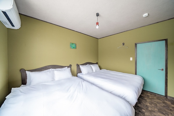 デスク、アイロン / アイロン台、WiFi (無料)