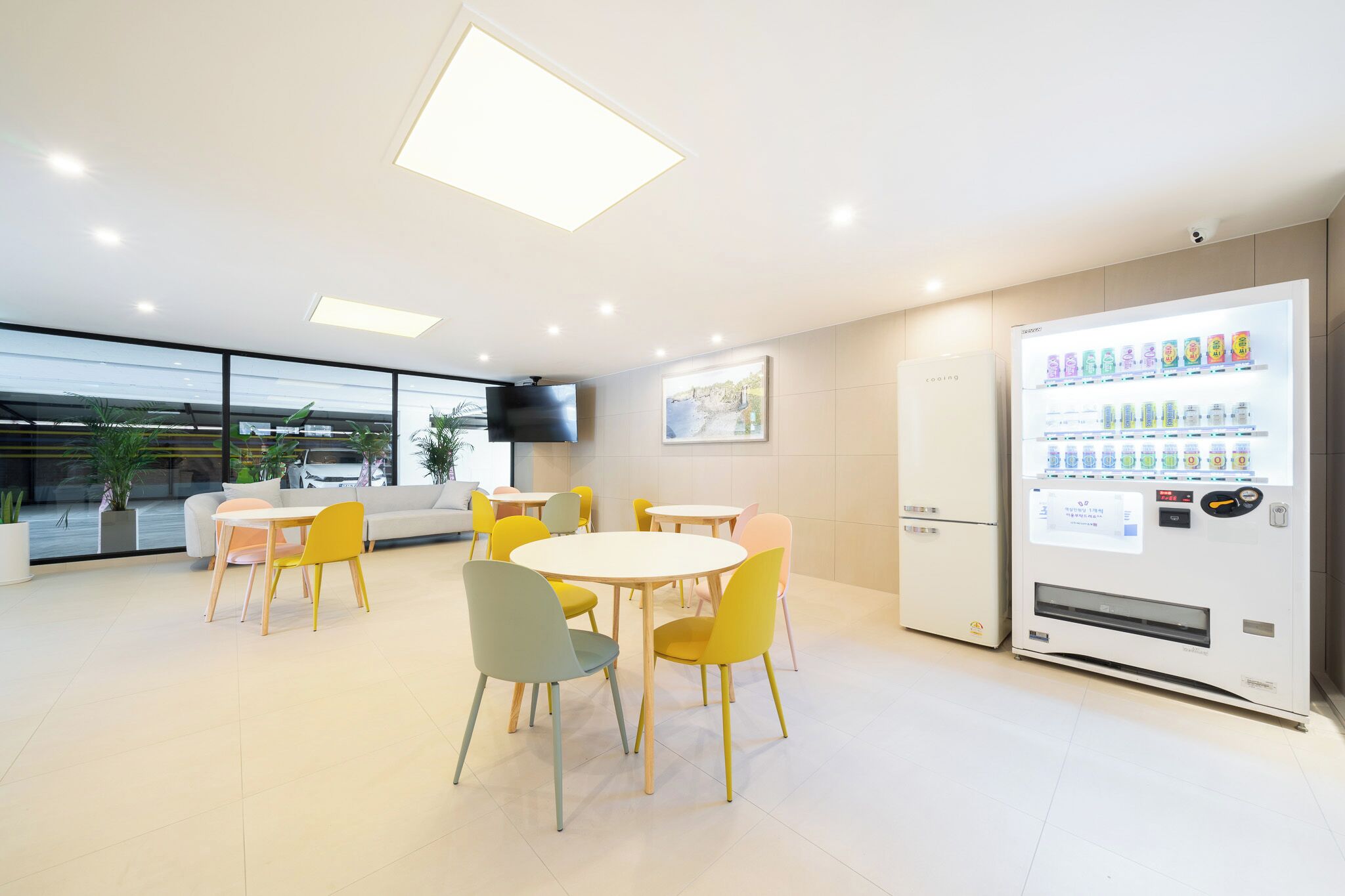 Free daily self-serve breakfast