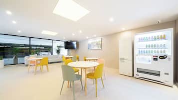 Free daily self-serve breakfast