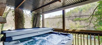 Hot Tub, Trails, Views! Little River Retreat
