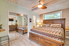 Desk, iron/ironing board, travel cot, Internet - Hot Tub, Trails, Views! Little River Retreat (Townsend)