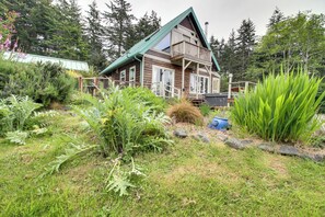 Exterior - Pacific View Home: Hot Tub & Ocean/Valley Views! (Langlois)