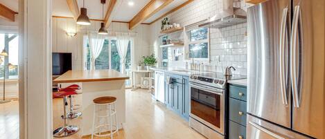 Fridge, stovetop, dishwasher, coffee/tea maker