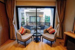 مكتب ومساحة عمل للكمبيوتر المحمول وواي فاي مجانًا