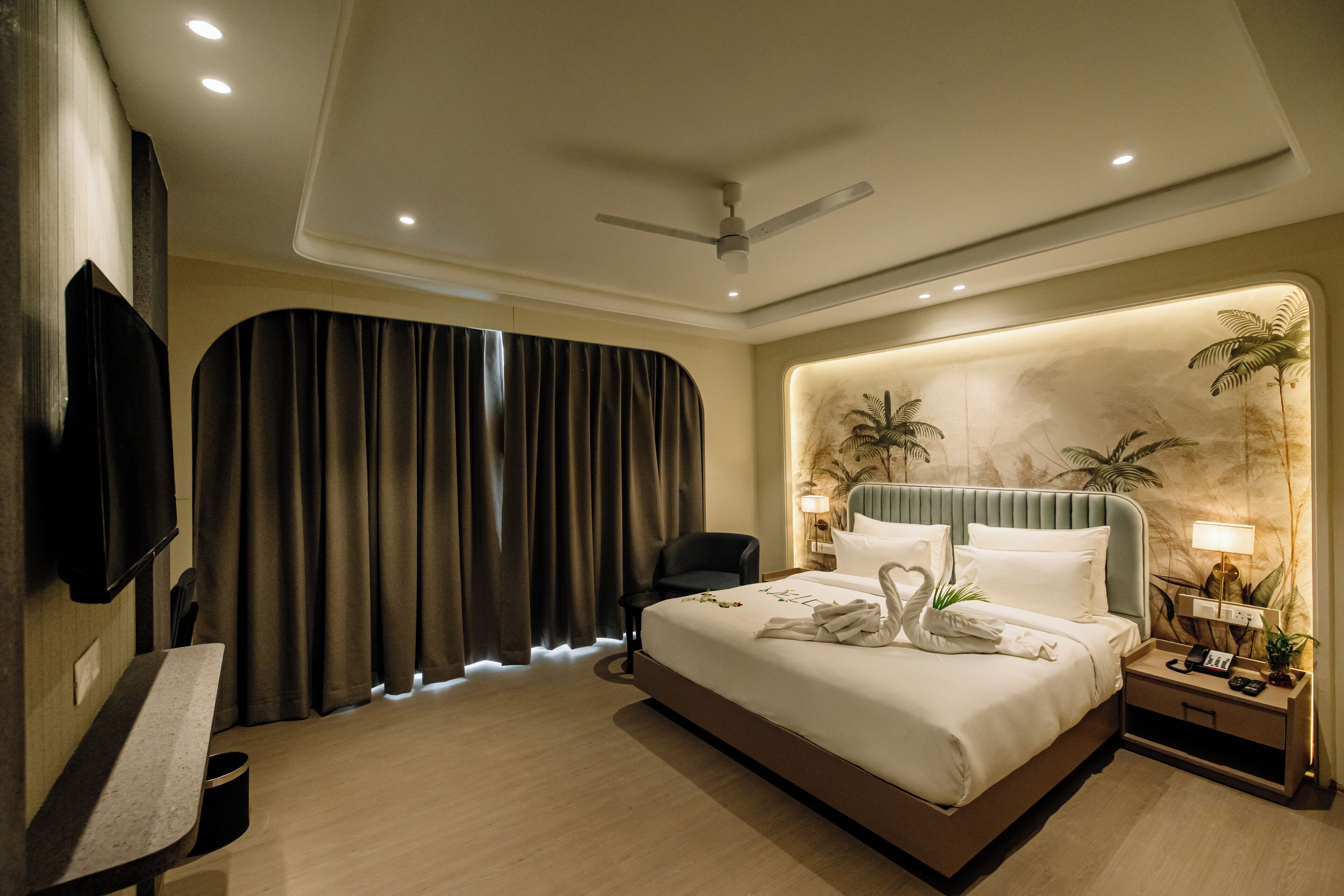 Desk, laptop workspace, free WiFi