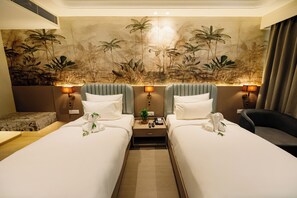 Deluxe Twin Room | In-room safe, desk, laptop workspace, blackout curtains