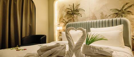 Desk, laptop workspace, free WiFi