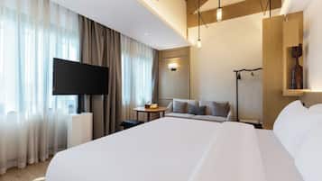 Dobbeltrom – superior, byutsikt | Minibar, individuelt dekorert, individuelt innredet og blendingsgardiner