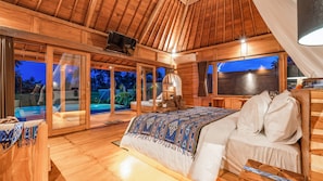 Desk, laptop workspace, blackout curtains, iron/ironing board - Aix di Sawah Ubud (Tegallalang)